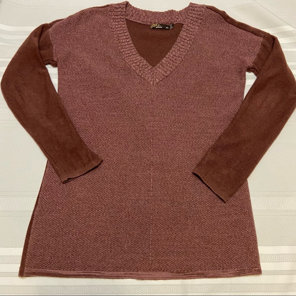 Women’s V Neck Marled Mauve/ Burgundy Long Sleeve Sweater - size XS
